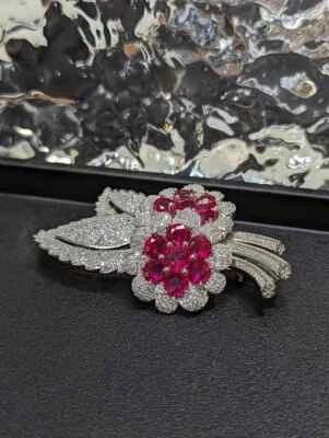 Broche lindo flor 2,85 quilates corte redondo simulado rubi folheado a ouro branco 14k - Imagem 1 de 4