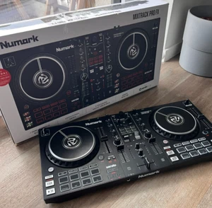Numark Mixtrack Pro Fx - DJ-Controller - Kompatibel mit Serato - Bild 1 von 3