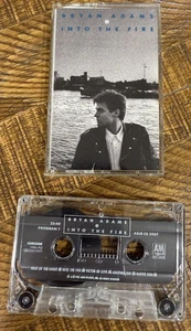 Bryan Adams: Into The Fire (1987 Cassette Tape) A&M - Pop Rock *FREE SHIPPING* - Foto 1 di 4