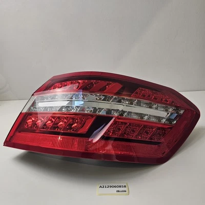 Luz trasera lateral del pasajero Mercedes-Benz E300 2010-2013 A2129060858 Foto 1 de 4