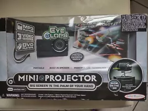 EyeClops Mini Projector Video Projector by Jakks Pacific New SEALED - Picture 1 of 5