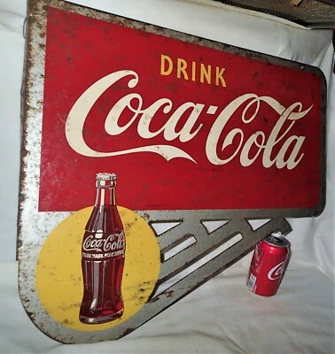 ANTIGUO LETRERO DE BOTELLA PUBLICIDAD ARTE BRIDA METAL PUNTO AMARILLO COCA COLA SODA EE. UU. Foto 1 de 4