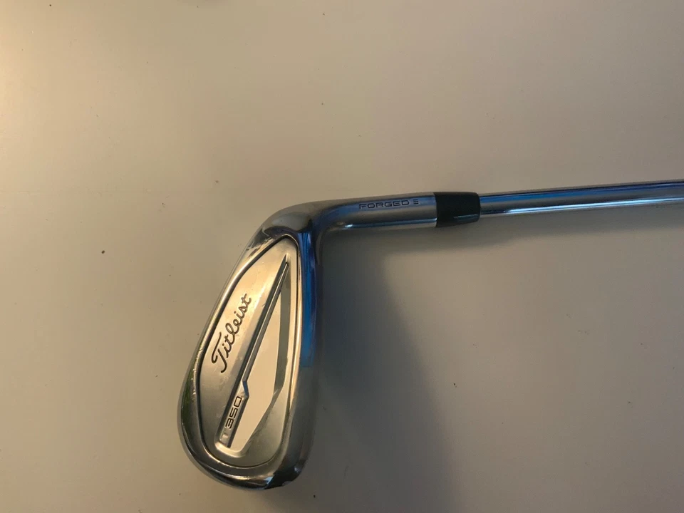 Right handed TITLEIST t350 pitching wedge, reg, red amt steel shaft, 43 loft. - Image 1 of 4