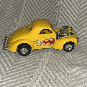 Hot Rod 1941 Majorette Willys Coupe Custom Scale 1/32 Yellow Flames J6 - Picture 1 of 4