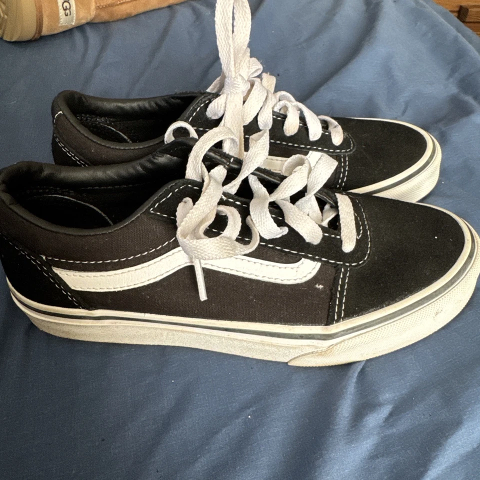 Vans Off the Wall Youth Size 3.5 ward Black White Canvas Suede 751505 - Image 1 of 4