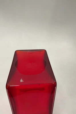 Moderne Quadratische Rote Vase - Bild 1 von 4