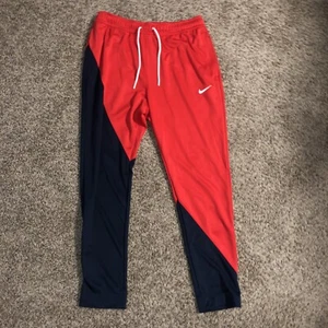 Nike NSW Swoosh Jogger Red Navy Blue Men's Track Pants Taper BV5289 657 Sz XL - Picture 1 of 2