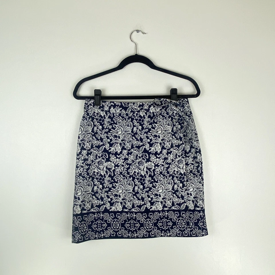 Ann Taylor Mujer 8 Falda Envolvente Mini Azul Marino Blanco Floral Lateral Corbata Nudo Casa de Campo Foto 1 de 4