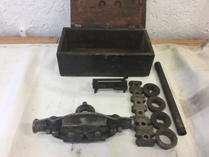 Vintage F. Armstrong Bridgeport CT Pipe Threader Set W/ Original Box - Picture 1 of 4