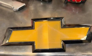 GM 2019-2022 CHEVROLET SILVERADO BOWTIE FRONT EMBLEM OEM 84133575 / 23400420 - Picture 1 of 4