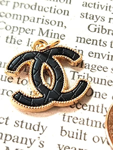 CHANEL ZIPPER PULL BLACK GOLD QUILTED 20 MM .8 MM 1 PC - Picture 1 of 4