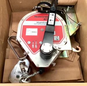 Honeywell Miller Mightevac Self-Retracting Lifeline MR15MGB/15M-AUS - Foto 1 di 5