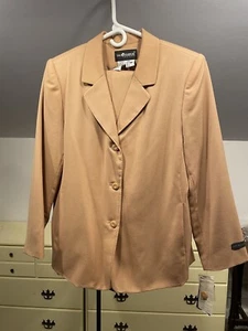 Neu mit Etikett camelfarbener Damen-Hosenanzug 100 % Kammgarnwolle 14 Petite Jacke & Hose Karriere - Bild 1 von 14