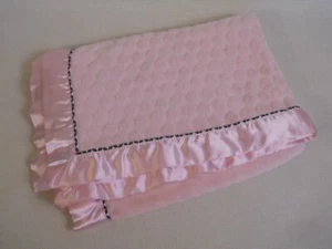 Lambs & Ivy weiche Plüsch rosa Babydecke Satinborte geprägte Kreise Punkte 2014 - Bild 1 von 3