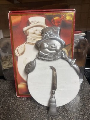 Lenox Yuletide Metal Serveware Muñeco de Nieve Queso Charcutería Tabla con Cuchillo Foto 1 de 3