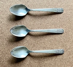 WM Rogers A1 Plus Oneida Silver-Plated Margate Spoons Set of 3 - Picture 1 of 3