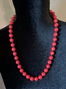 VTG Single Strand Lipstick Red Round Bead Necklace with Gold Metal Clasp - Picture 1 of 3