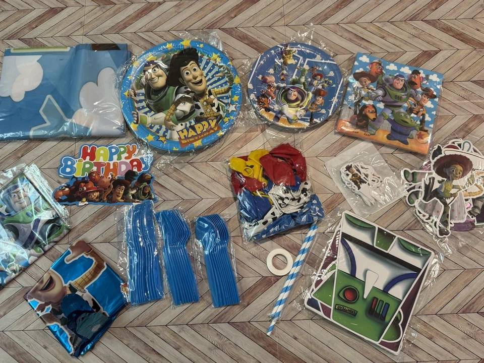 Juego de decoraciones de fiesta de cumpleaños Toy Story Toy Story para niños Foto 1 de 4