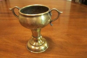 Antike zaristische russische Messing Sockel Tasse / Vase handgehämmert Tula - Bild 1 von 9