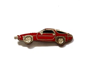 Prendedor de sombrero de solapa roja vintage Porsche 928 - Imagen 1 de 24