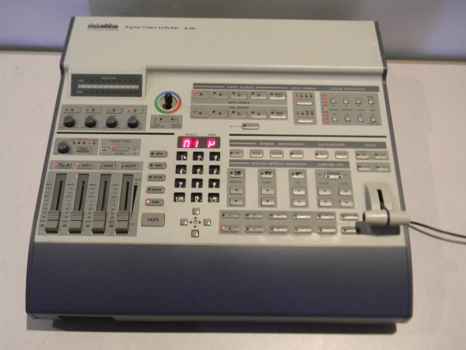 DataVideo SE-800 Video Switcher, 4 Input Video and 4 Output - Image 1 of 3