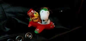 Royal Snoopy flying your Presents in His Plane" Christmas Ornament! - Picture 1 of 2