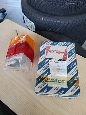 9936187 ALTISSIMO PLASTICA FANALE POSTERIORE DESTRO ORIGINALE FIAT 126 PERSONAL  - Immagine 1 di 4