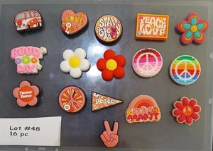 16 zufällige Silikon Fokuss Perlen 4 Stifte Schlüsselanhänger Frieden Hippie Flower Power Posten 48 - Bild 1 von 1