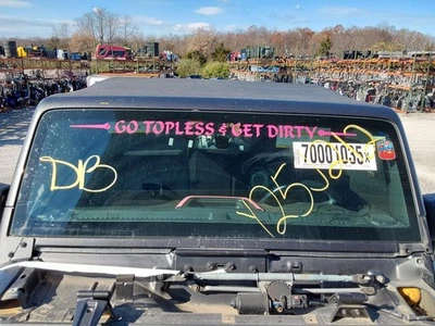 Used Windshield fits: 2018 Jeep Wrangler glass and frame Grade A - Imagem 1 de 4