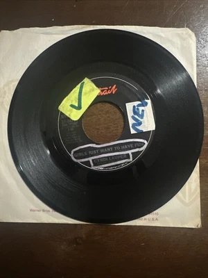 Cyndi Lauper ~ Girls Just Wanna Have Fun/ Right Track Wrong Train ~45 RPM Record Foto 1 de 2