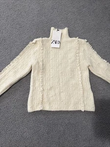 Maglione Zara Ruffle Trim collo alto finto panna avorio ritagliato taglia small NUOVO - Foto 1 di 8