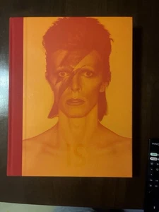 David Bowie “Is” Hardcover Book, 2013 V&A First Edition, Near Mint! - Bild 1 von 6