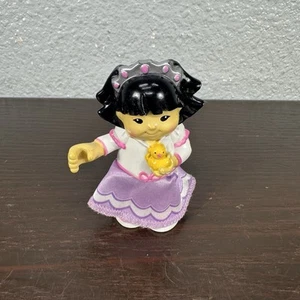 Fisher Price Little People Sonya Lee Princesa Púrpura con Pájaro Flexible Posable - Imagen 1 de 2