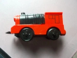 ELEKTRISCHE LOKOMOTIVE KINDER Eisenbahn Zug Lok Spielzeug rot - Bild 1 von 1
