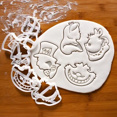 Juego de 4 cortadores de galletas Alicia en el país de las maravillas - sombrero loco fiesta del té Foto 1 de 4