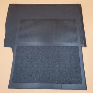 Land Rover Defender FRONT RUBBER MATS PAIR DA4502 - Picture 1 of 4