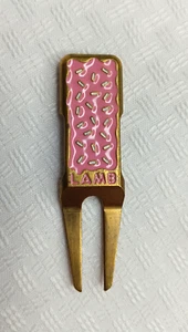 Pelota de golf Tyson Lamb hecha a mano Eclair rosa con aspersiones blancas herramienta de divot de latón - Imagen 1 de 4