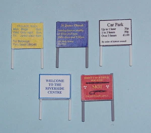 P&D Marsh OO Gauge Z22 Notice Boards (2) PAINTED & finished - Picture 1 of 1