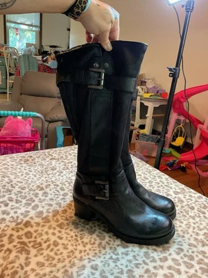 Botas Baretraps de Cuero Gamuza Negras con Forro de Piel Sintética y Cremalleras Talla 8.5 Foto 1 de 4