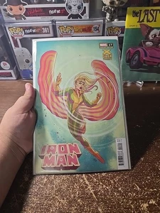 Iron Man #17 Ernanda Souza X-Gwen Variant (Marvel Comics April 2022) - Picture 1 of 13