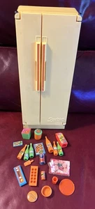 Frigorifero giallo vintage anni 70 casa dei sogni Barbie con cibo gioco - Foto 1 di 12