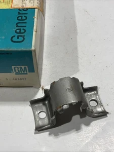 GM NOS #406887 70-84 FRONT SWAY BAR BRACKET NOVA CAMARO CHEVELLE No Box B6 - Picture 1 of 2