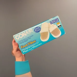 Vintage Conair Foot Vibes Massage Hausschuhe groß Unisex Fleece gefüttert Wildleder Neu im Karton - Bild 1 von 3