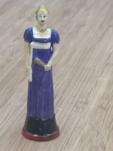 Figurine femme  de plomb peint main robe violette - Picture 1 of 4