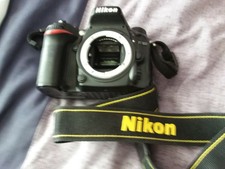 nikon d7100 body only plus2 batteries ,charger and shoulder strap