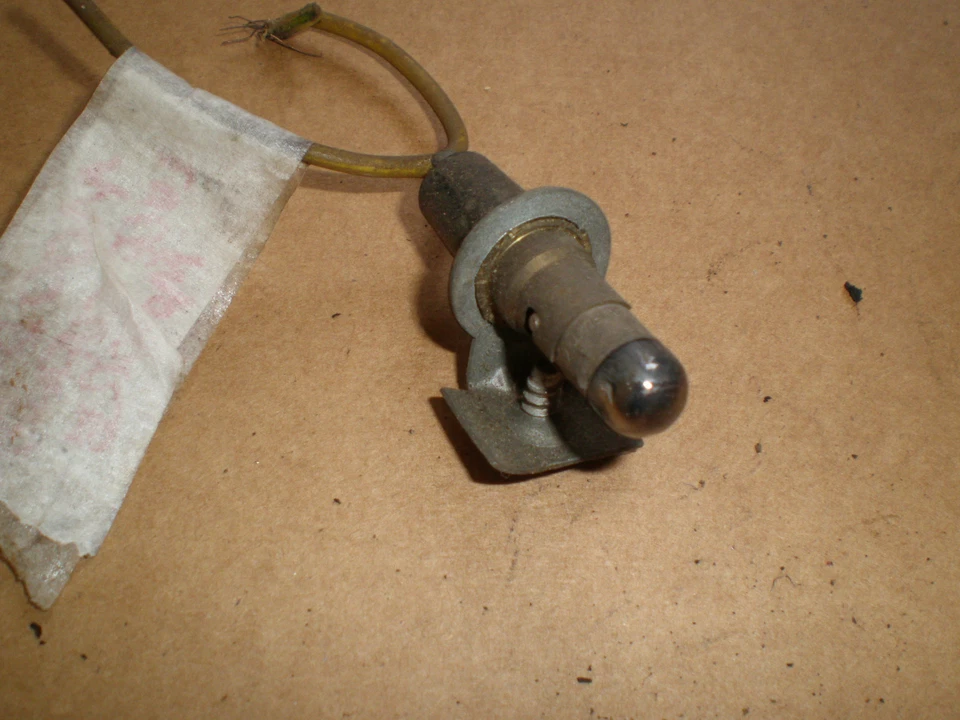 FIAT 1100 D LUCE CORTESIA COFANO MOTORE COURTESY LIGHT ENGINE RARO INNENLEUCHTE Foto 1 de 1