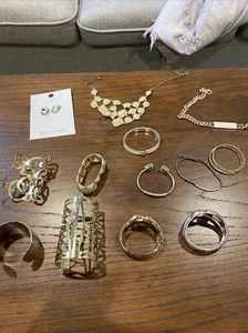 Lot of Assorted Fashion Bracelets 1371 - Picture 1 of 12