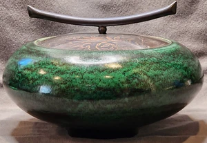 PRE-OWNED CERAMIC LEAF AND VINE VESSEL SIGNED & CREATED BY ARTIST CAROL GREEN - Picture 1 of 14