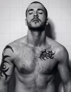 SHAYNE WARD - CORONATION STREET - 10" x 8" b/w Sexy Bare Chested Modelling Photo - Imagen 1 de 1