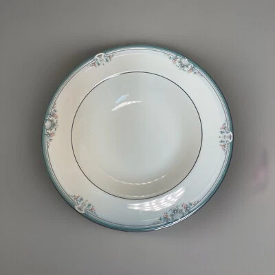 Tazón de sopa con borde Noritake Lyndenwood 8" 4707 repuesto usado en excelente estado Foto 1 de 3